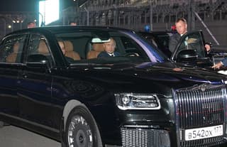 Бронированный Aurus доставили на Аляску на Ил-76 под охраной истребителей