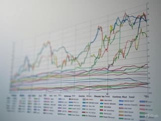 Con una precisión de hasta el 83%: una red neuronal que predice crisis en el mercado de valores fue creada en la HSE