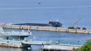Aparecen imágenes de la carga de torpedos en el submarino nuclear K-114 "Tula" en Severomorsk