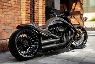 La motocicleta rusa Box39 Giotto Altre con motor Harley-Davidson Milwaukee Eight se presentó en un festival cerca de Moscú