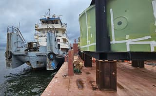 "Tyazhmash" envió una trampa de fusión de 730 toneladas para la unidad de potencia n.º 3 en construcción de la central nuclear de Leningrado-2