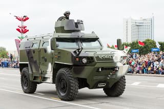 Vehículo blindado ligero a control remoto: Volat V1 sin conductor probado en Bielorrusia