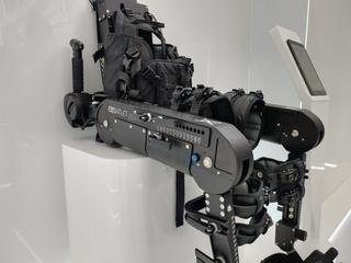 Восстанавливает навыки ходьбы: современный экзоскелет ExoAtlet Plus представили на форуме «Облачные города»