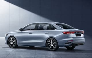 Geely отзывает около 18 тысяч седанов Emgrand в России из-за проблем с топливным баком