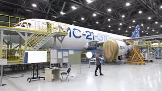 Всё по полочкам: производство самолётов МС-21 и истребителей Су-30СМ назвали образцовым