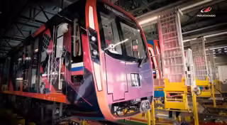 Lanzan tren "espacial" en Moscú