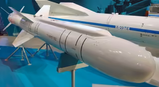 Новый боевой гибрид: на базе Х-38 разработали ракету-бомбу с реактивным двигателем и дальностью 120 км
