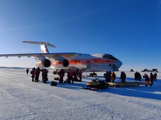 Russian-leased Il-76 plane flies to Antarctica