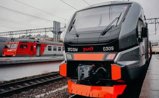 "Rayo Negro" o "Carbonero": el nuevo tren eléctrico EP2DM ha salido a la ruta San Petersburgo-Sestroretsk