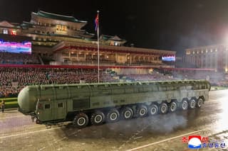 Россия протянула руку помощи: в Южной Корее заявили, что КНДР получила иностранную техническую поддержку при разработке МБР Hwasong-20