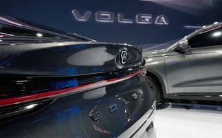 Создатели новой «Волги» не подтвердили подлинность видео с кроссовером Geely Atlas с шильдиками Volga