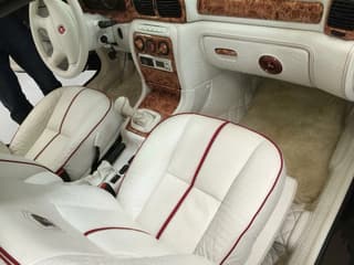 La "Volga" más lujosa de la historia: un GAZ-3111 único con acabado de piel de cocodrilo se vende por 6,9 millones de rublos en San Petersburgo