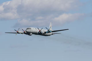 Российский разведчик Ил-38 облетел новейший авианосец США: кадры появились в Сети