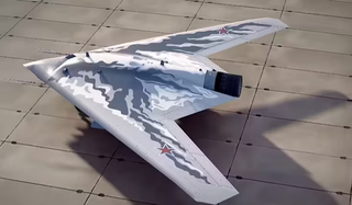 El dron furtivo S-70 "Okhotnik" con motor Al-41F para el Su-57 entró en producción en serie