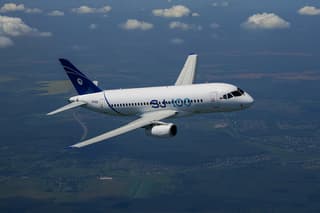 India y Rusia comenzarán a cooperar en la construcción de aviones: los países firmaron un memorando sobre la producción del avión SJ-100