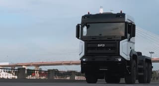 Reemplazo de Scania, MAN y otros: Comienza la producción de camiones BAZ con suspensión independiente en San Petersburgo