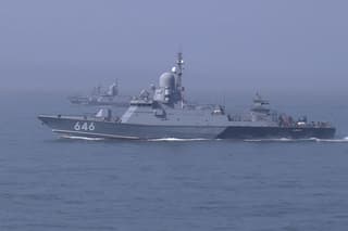 Ракетные «Буяны» и «Гепард» Каспийской флотилии открыли огонь из артиллерии АК-177 и зениток «Оса-МА-2»