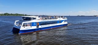 Катамараны «Котлин» и «Соммерс» закрыли туристический сезон в Петербурге