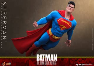 Права на изображения принадлежат Warner Bros. Entertainment Inc., DC и Hot Toys