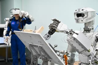 Человекоподобного робота из Магнитогорска готовят к работе на МКС