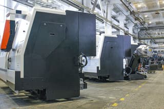 En "Mayak" llegaron máquinas gigantes con CNC: la fábrica se prepara para un salto productivo