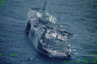 El buque metanero ruso a la deriva, Arctic Metagaz, asusta a los italianos