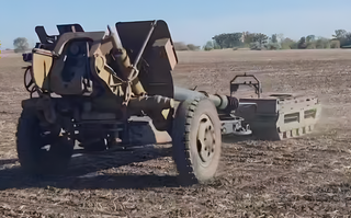Unmanned Monster: "Courier" Robot Tows Three-Ton D-30 Howitzer Across Fields and Sands