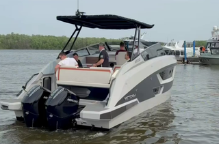 Самарская верфь Victory показала круизный катер A10 DC с двумя мощными моторами Mercury V8
