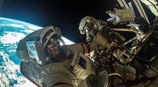 El cosmonauta Kud-Sverchkov mostró fotos raras del espacio exterior
