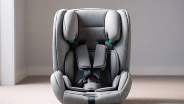 Грузия обяжет водителей использовать детские кресла