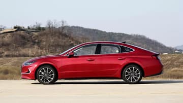 За Hyundai Sonata — в Казахстан. Популярный седан резко подешевел в соседней стране