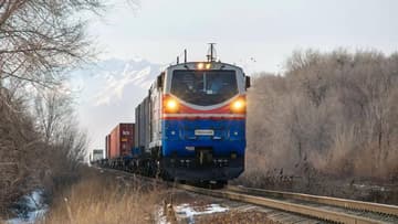Казахстан подарил Кыргызстану пять локомотивов