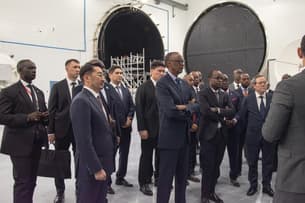Президент Руанды Кагаме посетил Национальный космический центр Казахстана