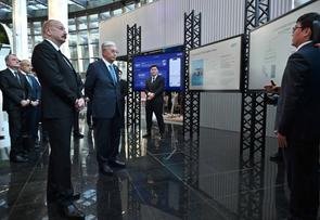 Токаев и Алиев побывали в Международном центре ИИ Alem.AI в Астане