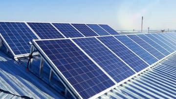 Soliqlar yoʻq quyosh: Tojikiston quyosh energetikasiga pul tikmoqda