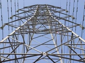 Тегеран спешит достроить третью линию электропередачи с Арменией