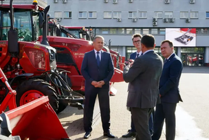 Делегация Навоийской области впервые посетила Минский тракторный завод