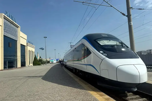 В Узбекистане запустили электропоезд прямо из аэропорта Ургенча в Хиву