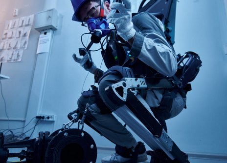 Устройство не допускает перегрузок и травм при подъеме груза и облегчает его<br>