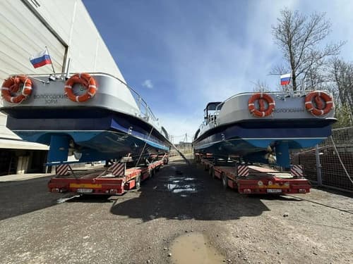 River trams "Vologodskie Zori" and "Vologzhanin"