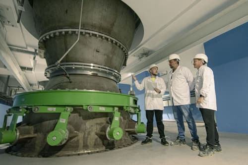 Главный насосный агрегат системы технического водоснабжения станции