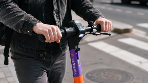 Man under 40 and a love for mobility: Moscow describes the typical e-scooter rider
