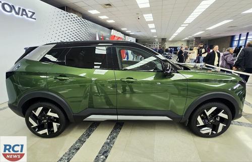 Lada Azimut в металлике «Эмеральда»