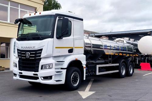 Camión cisterna de leche sobre chasis KamAZ-65657