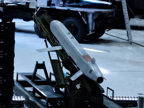 S8000 "Banderol" con catapulta terrestre