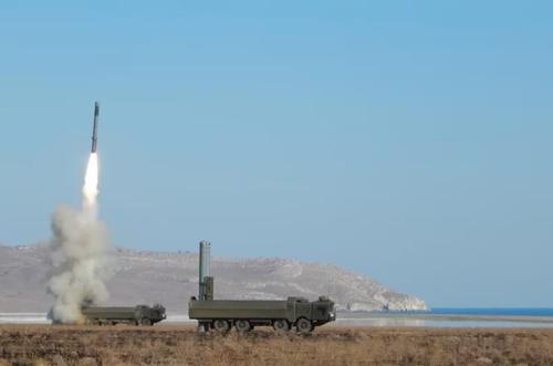 БРК «Бастион» с ракетами «Оникс»