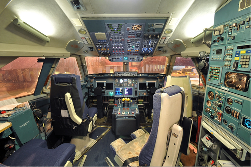 Il-96-300 cockpit