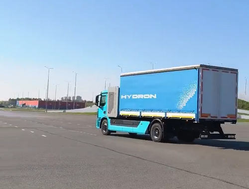 El KamAZ de hidrógeno "Chistogor" fue probado por el viceministro de Industria y Comercio