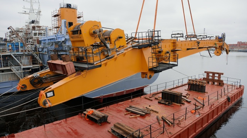Installation of a Russian-made crane at CS Zvyozdochka