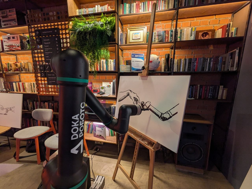 El cobot industrial DOKA reproduce una composición basada en el famoso fresco de Miguel Ángel “La Creación de Adán”